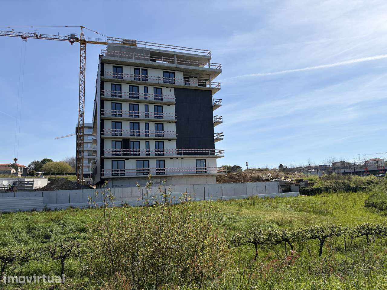 EXCLUSIVO  T1 de luxo novo, junto ao centro de Barcelos!! - Grande imagem: 2/11