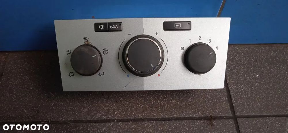 Panel Sterownia Klimatyzacji Nawiewu Opel Astra III H - 13