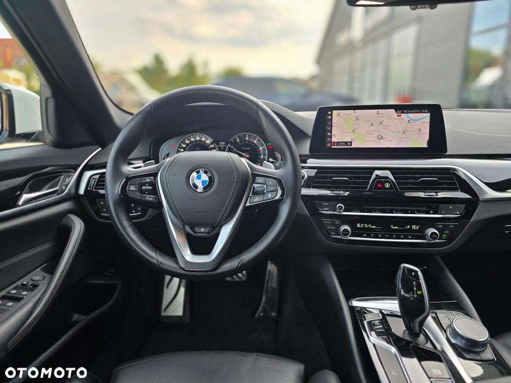 BMW Seria 5 530i xDrive Sport Line - 7