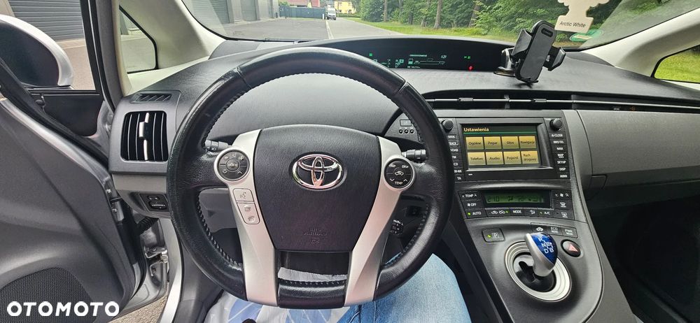 Toyota Prius (Hybrid) Executive - 24