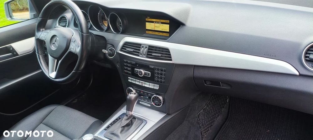 Mercedes-Benz Klasa C 180 CGI Automatik BlueEFFICIENCY Avantgarde - 11