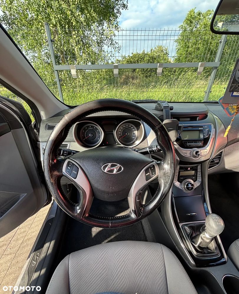 Hyundai Elantra 1.6 Classic + - 10