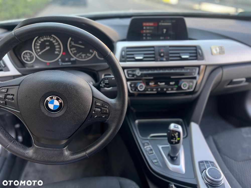 BMW Seria 3 318d Sport Line - 10