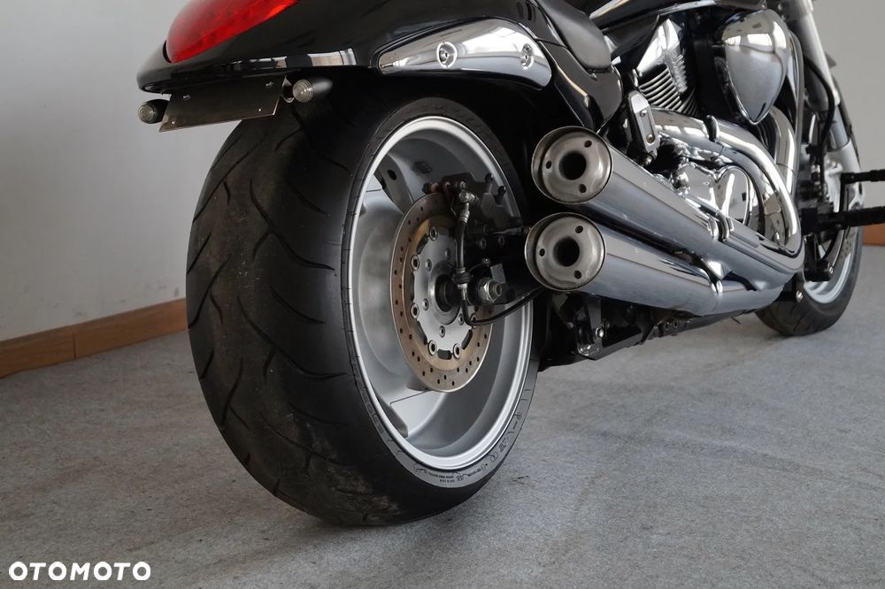 Suzuki Intruder - 16