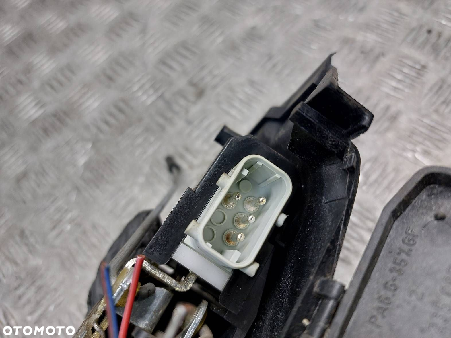 ZAMEK DRZWI LEWY PRZÓD BMW E39 - 5