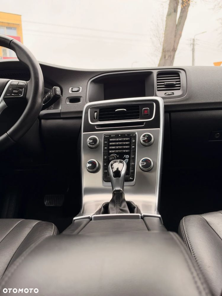 Volvo V60 Cross Country D3 Drive-E Summum - 34