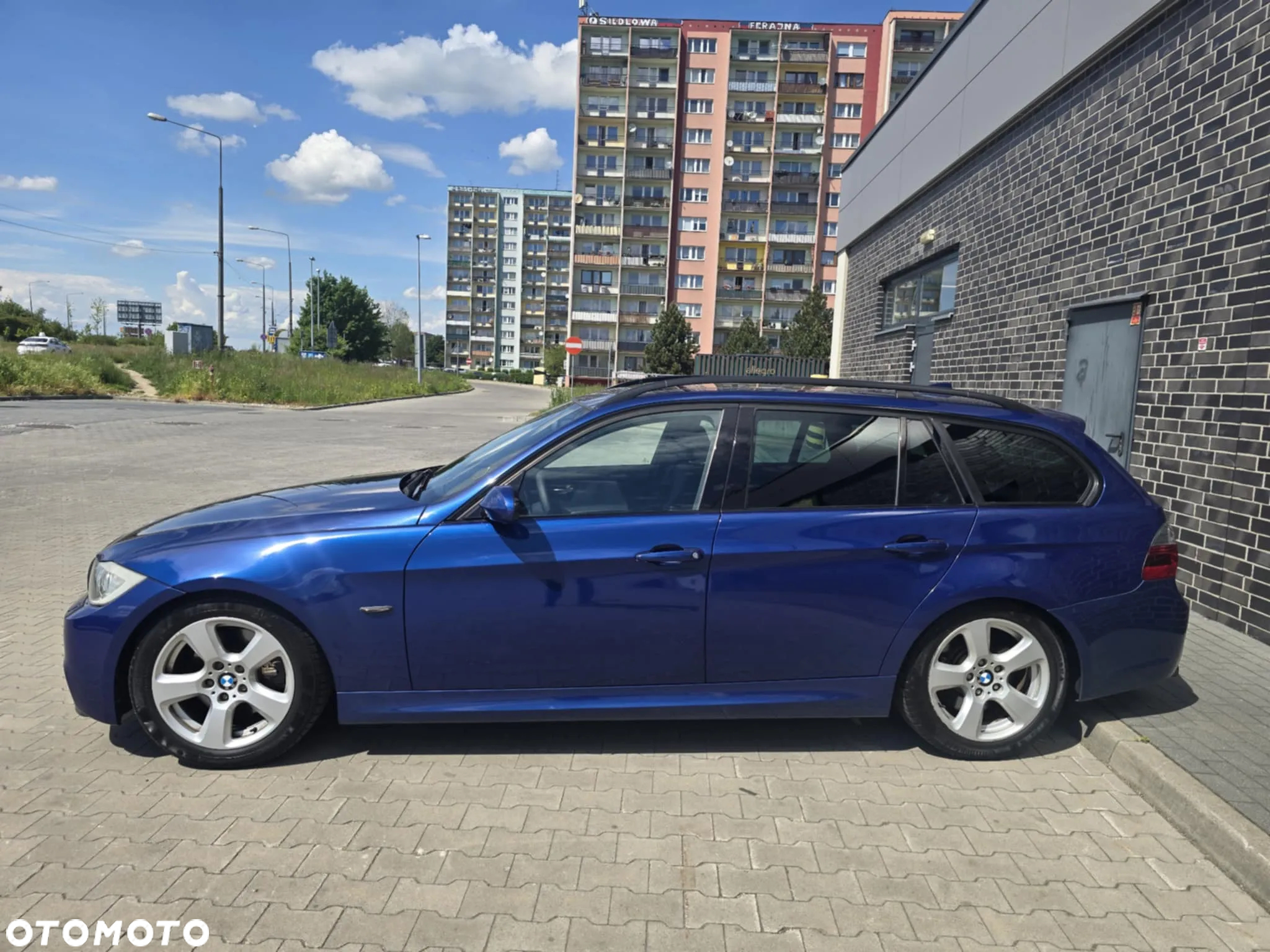 BMW Seria 3 330i Touring - 39