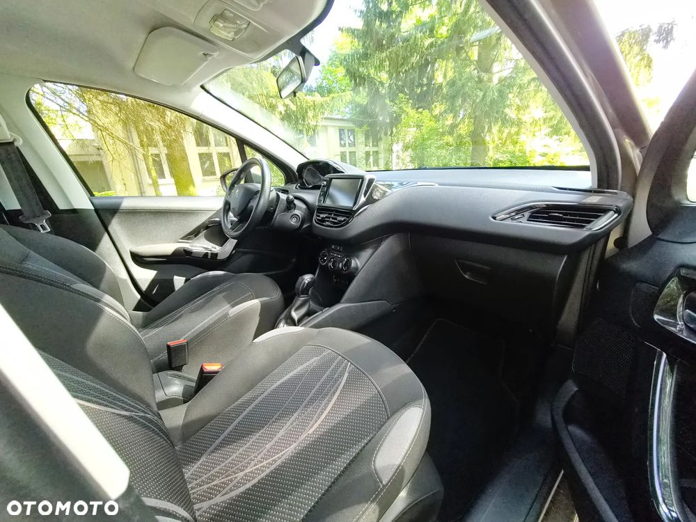 Peugeot 208 - 7