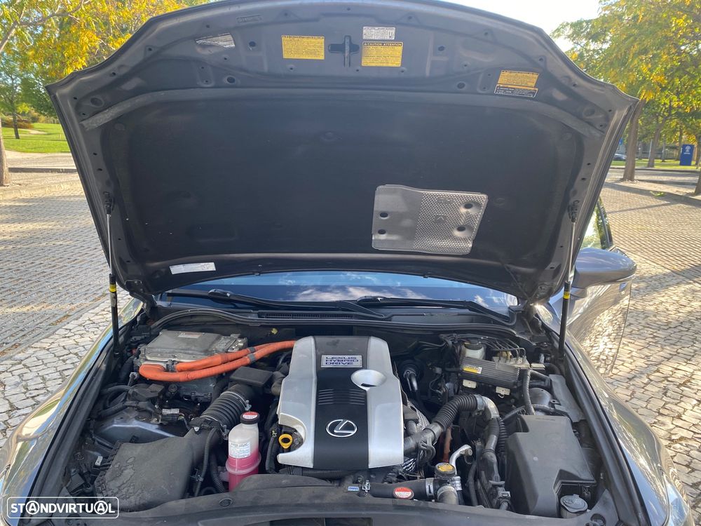 Lexus IS 300H - 9