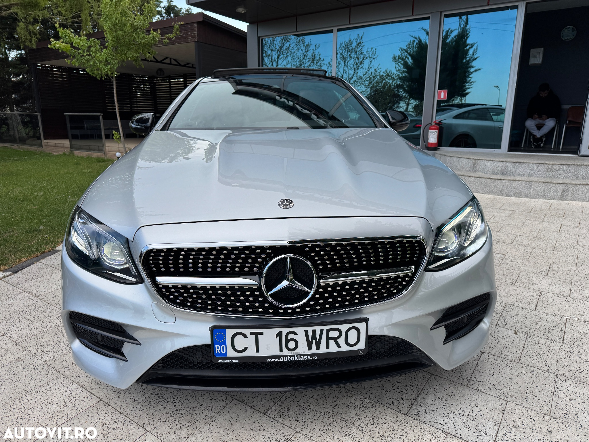 Mercedes-Benz E 200 Coupe 9G-TRONIC AMG Line - 17