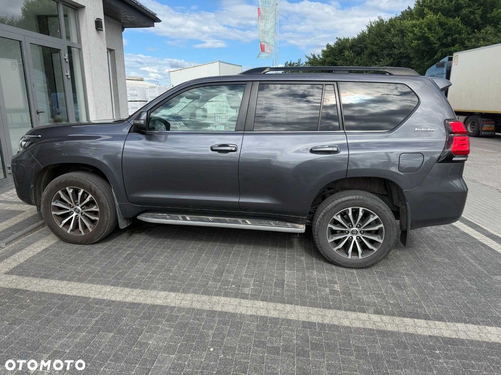 Toyota Land Cruiser - 2