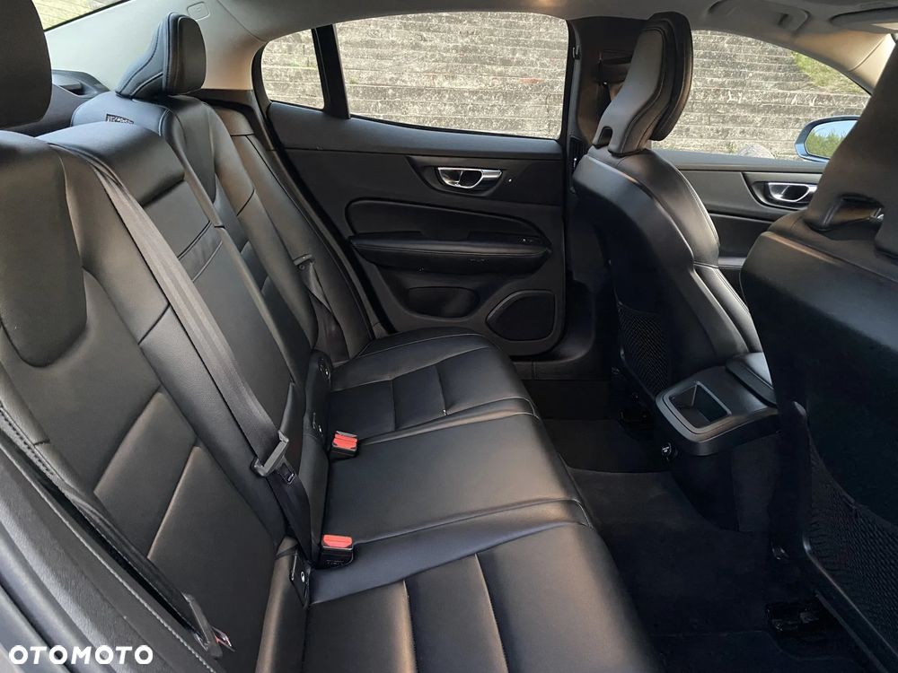 Volvo S60 T5 AWD Momentum Pro - 13