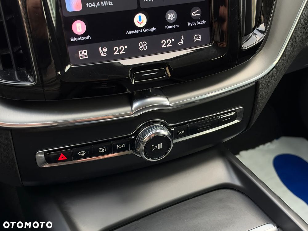Volvo XC 60 B4 B Momentum Pro - 21