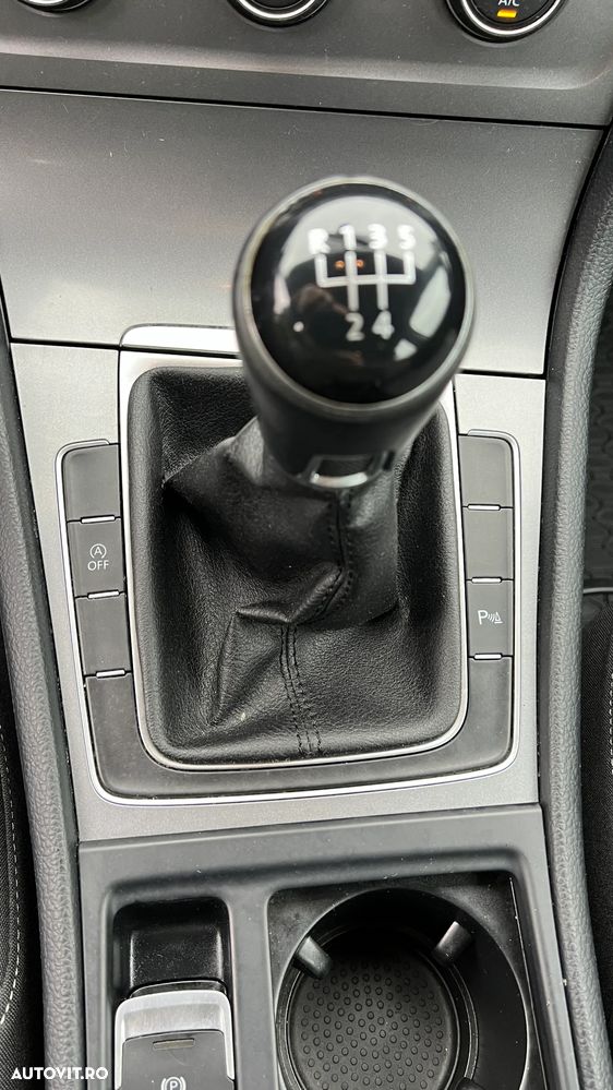 Volkswagen Golf 1.6 TDI DPF BlueMotion - 16