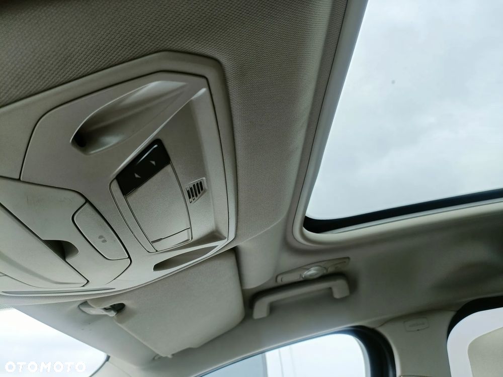 Ford Grand C-MAX - 11