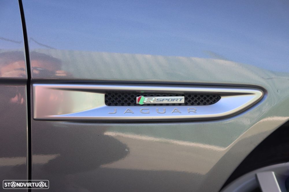 Jaguar XE 2.0 D R-Sport - 7