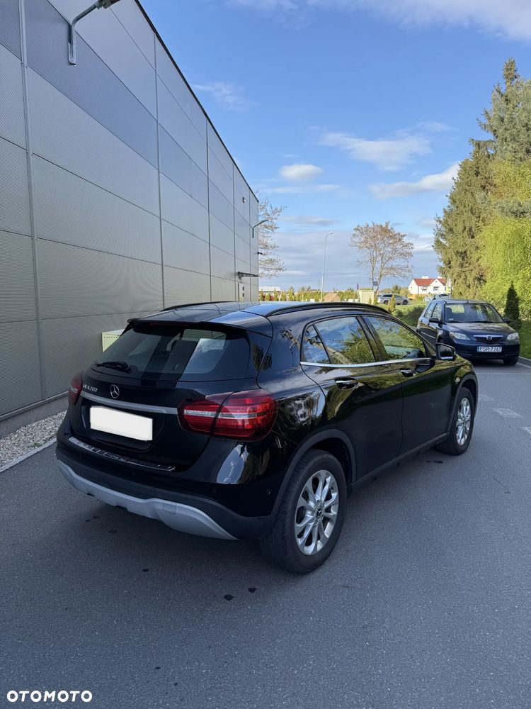 Mercedes-Benz GLA 200 7G-DCT - 3