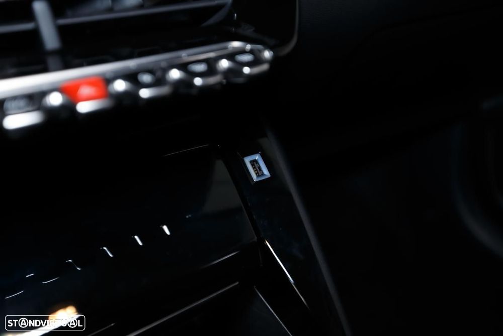 Peugeot e-208 Style - 22