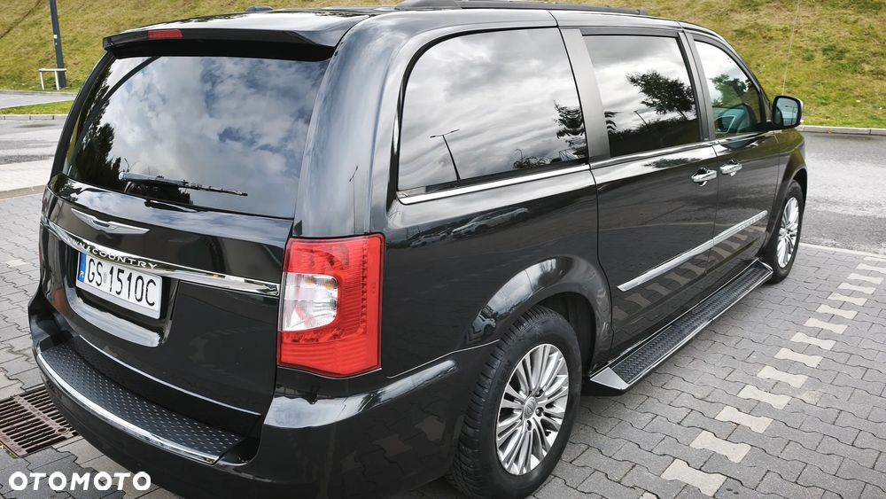 Chrysler Town & Country 3.6 Limited - 16