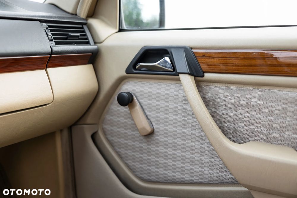 Mercedes-Benz W124 (1984-1993) - 37