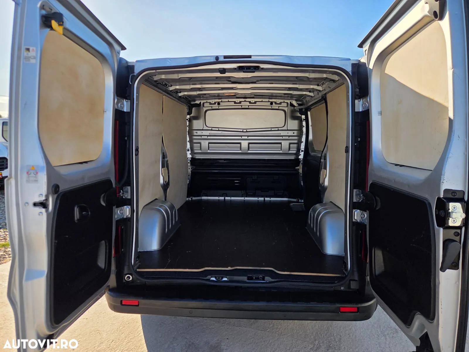 Renault New Trafic L1H1 - 11