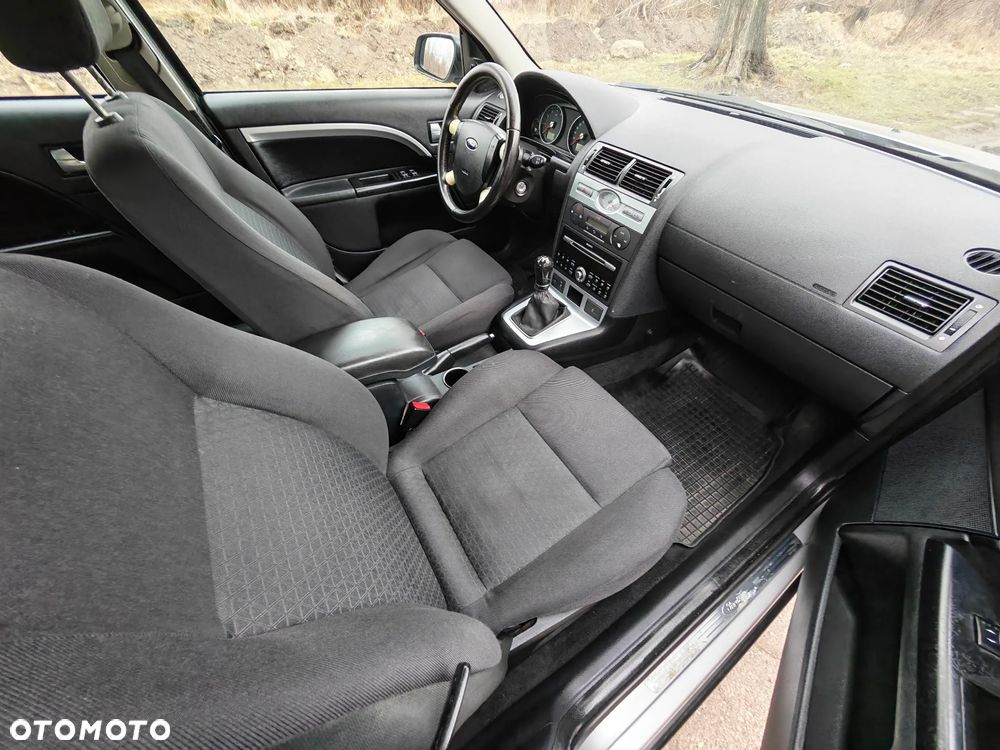 Ford Mondeo 1.8 Ghia X - 5