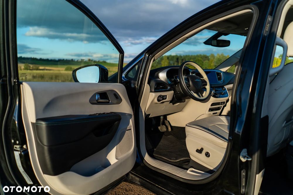 Chrysler Pacifica - 18