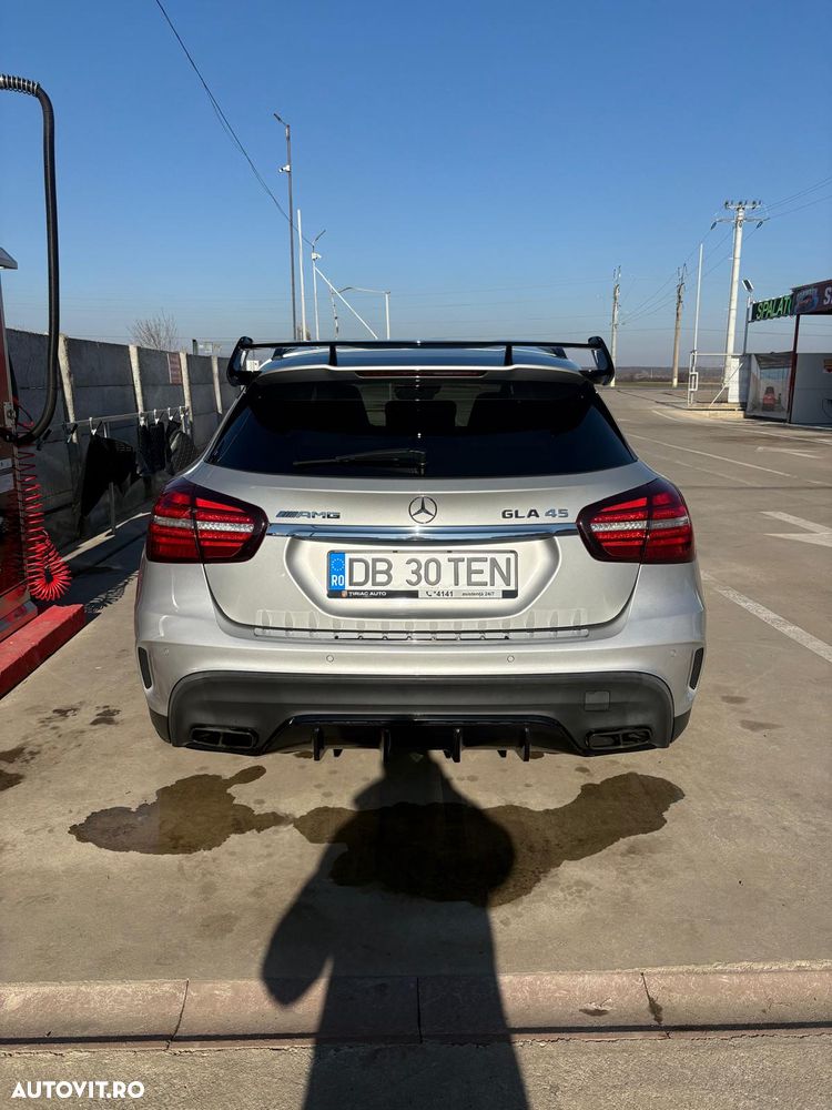 Mercedes-Benz GLA - 9