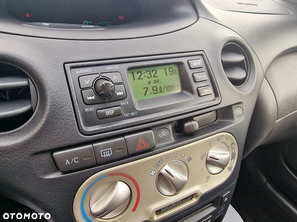 Toyota Yaris - 17