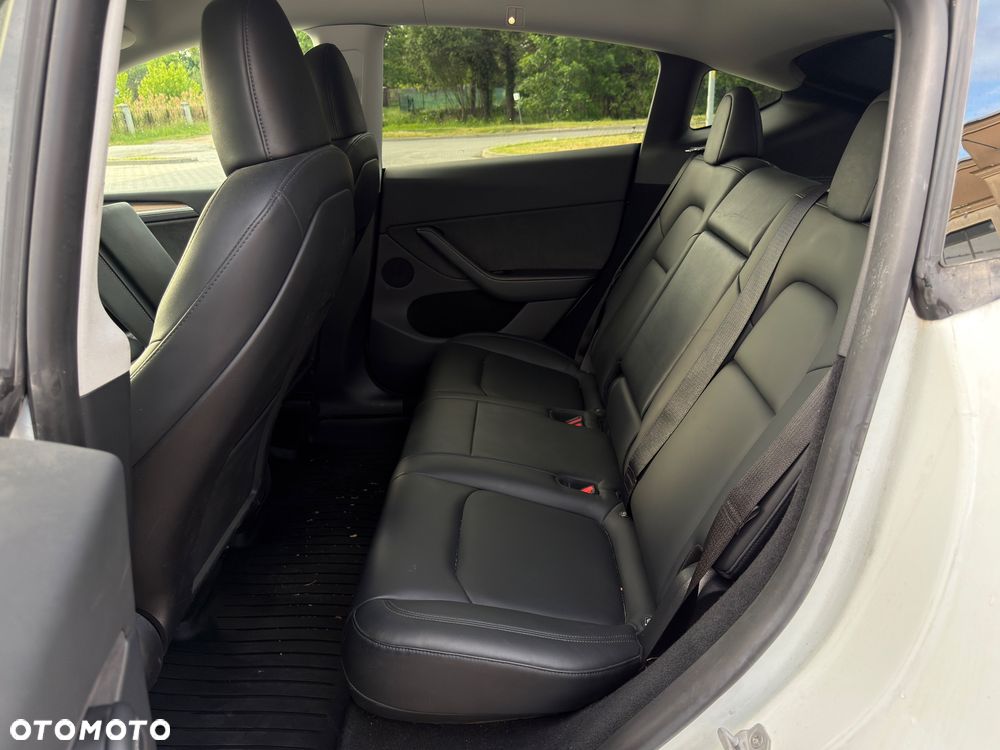 Tesla Model Y Long Range AWD - 9