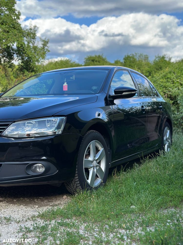 Volkswagen Jetta - 4