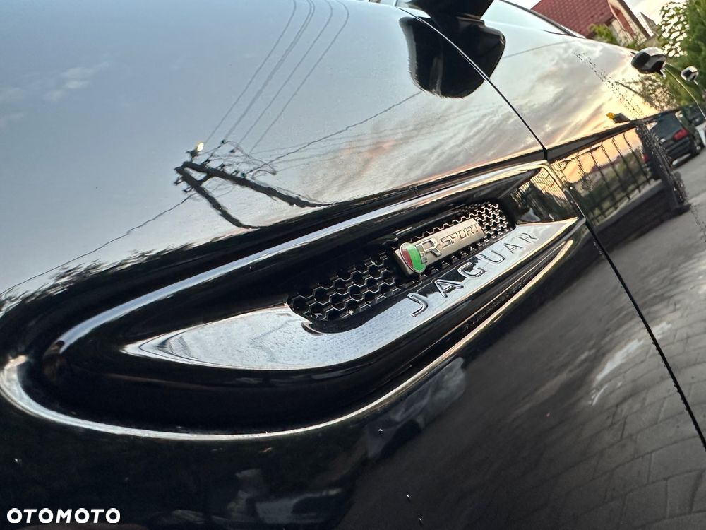 Jaguar XE 2.0 D R-Sport - 36