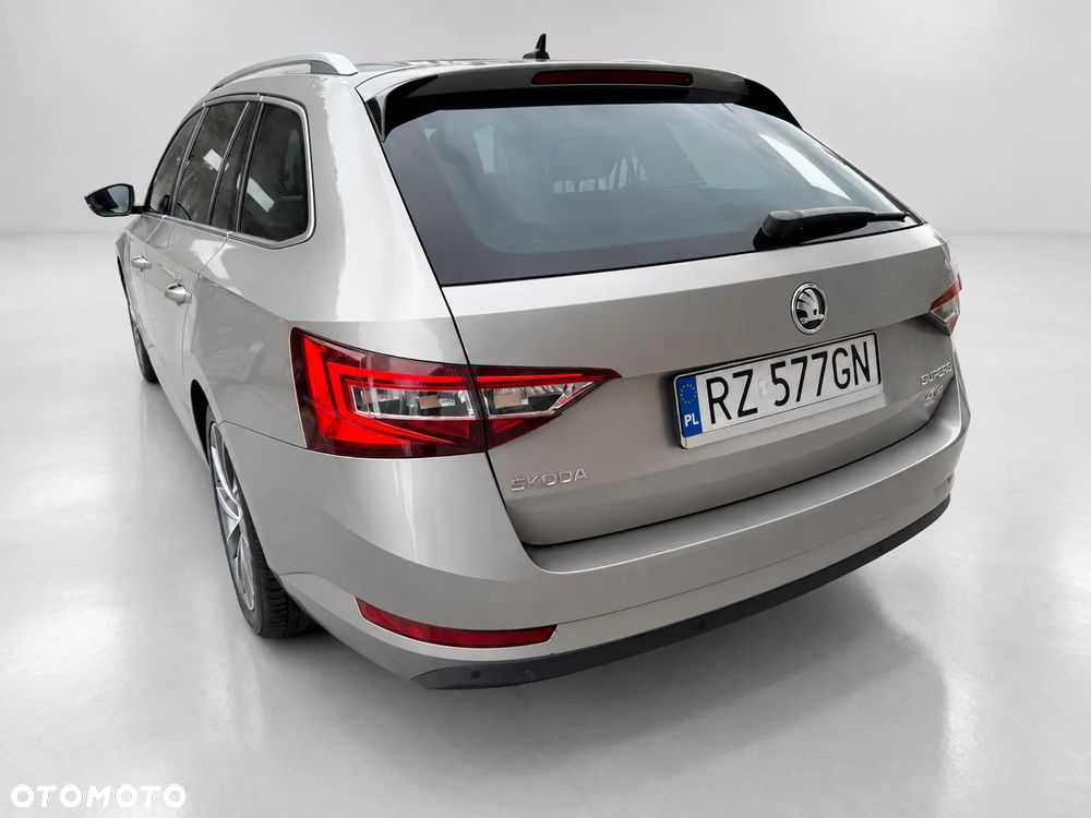 Skoda Superb 2.0 TDI SCR L&K DSG - 5
