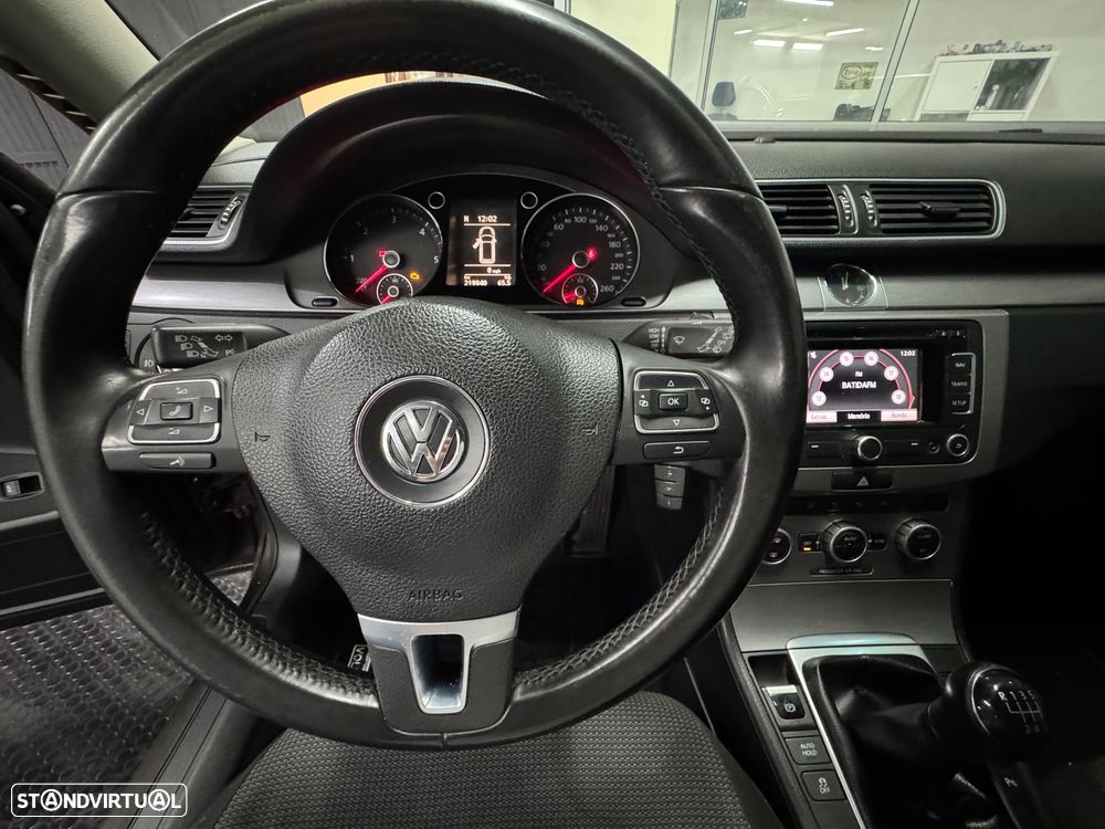 VW Passat Variant 1.6 TDI BlueMotion Highline - 25