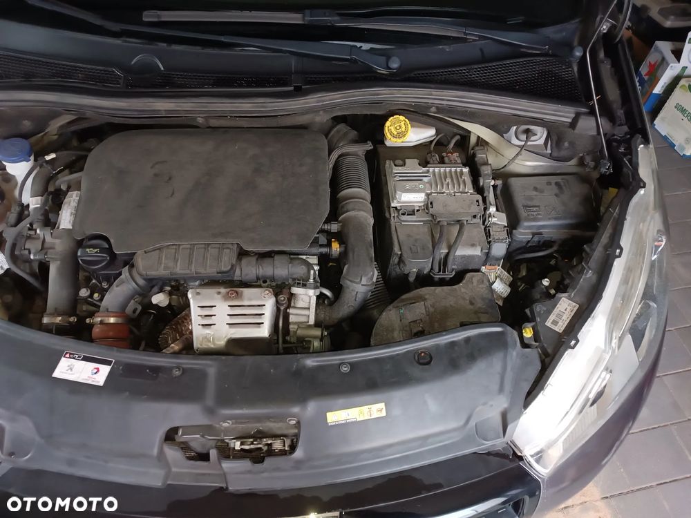 Peugeot 208 - 32