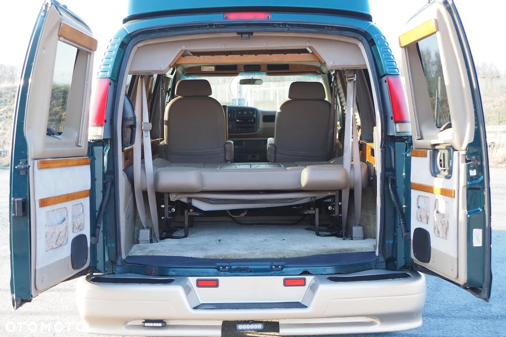 Chevrolet Express - 14