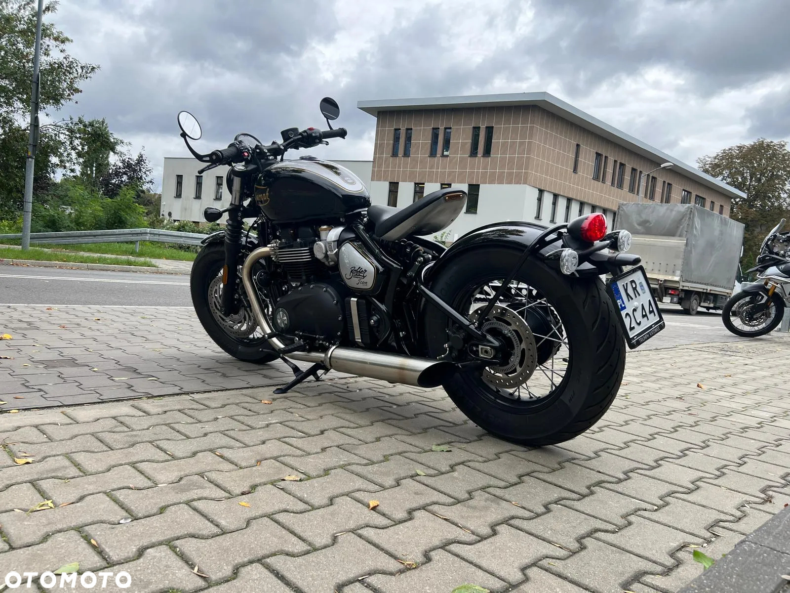 Triumph Bonneville Bobber - 11