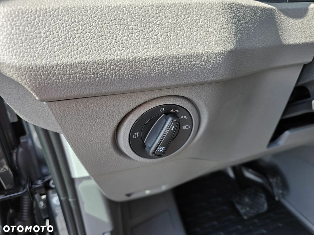 Volkswagen CRAFTER 4 MOTION AUTOMAT-8 Bie Długi 7-OSOBOWY BOGATA OPCJA WYPOSAŻENIA NAVI KAMERA COFANIA FUL LED LAKIER METALIZOWANY SALON PL STAN NOWY - 16