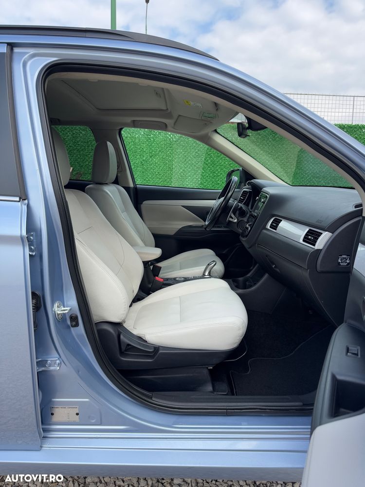 Mitsubishi Outlander 2.0 4WD Top - 11