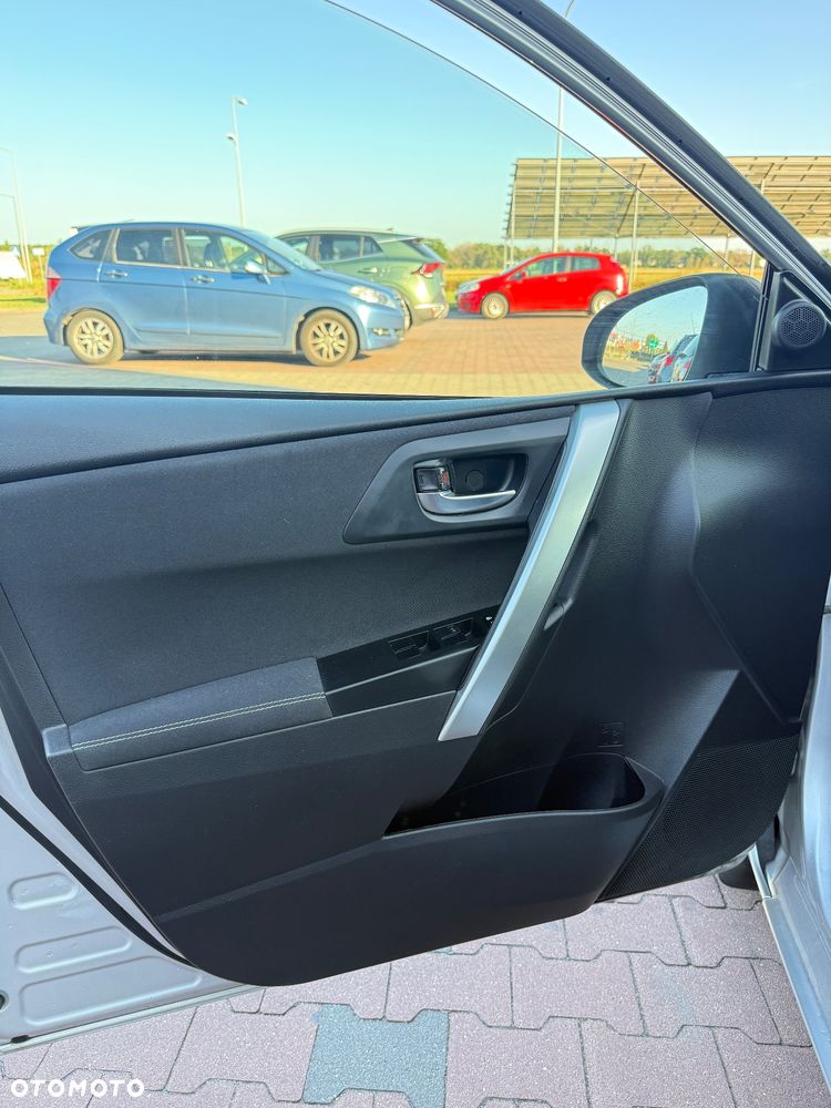 Toyota Auris 1.6 Premium - 14