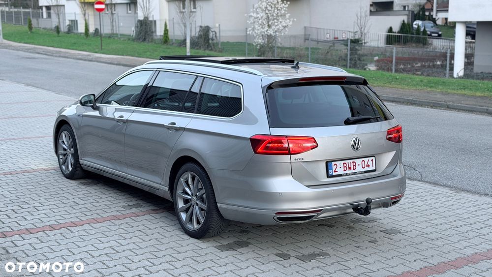 Volkswagen Passat - 4