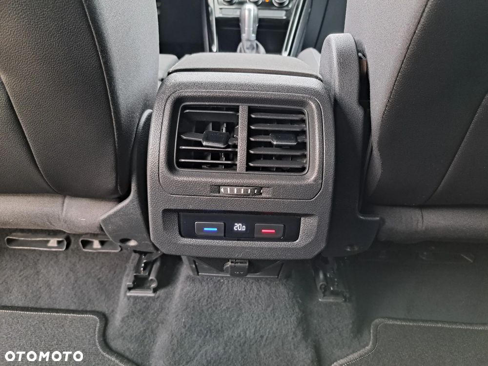 Volkswagen Touran 2.0 TDI SCR (BlueMotion Technology) DSG Highline - 13