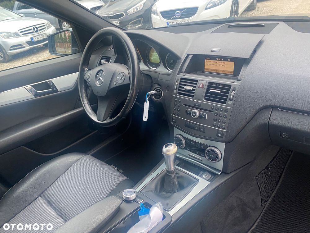 Mercedes-Benz Klasa C 180 CGI BlueEFFICIENCY Avantgarde - 22