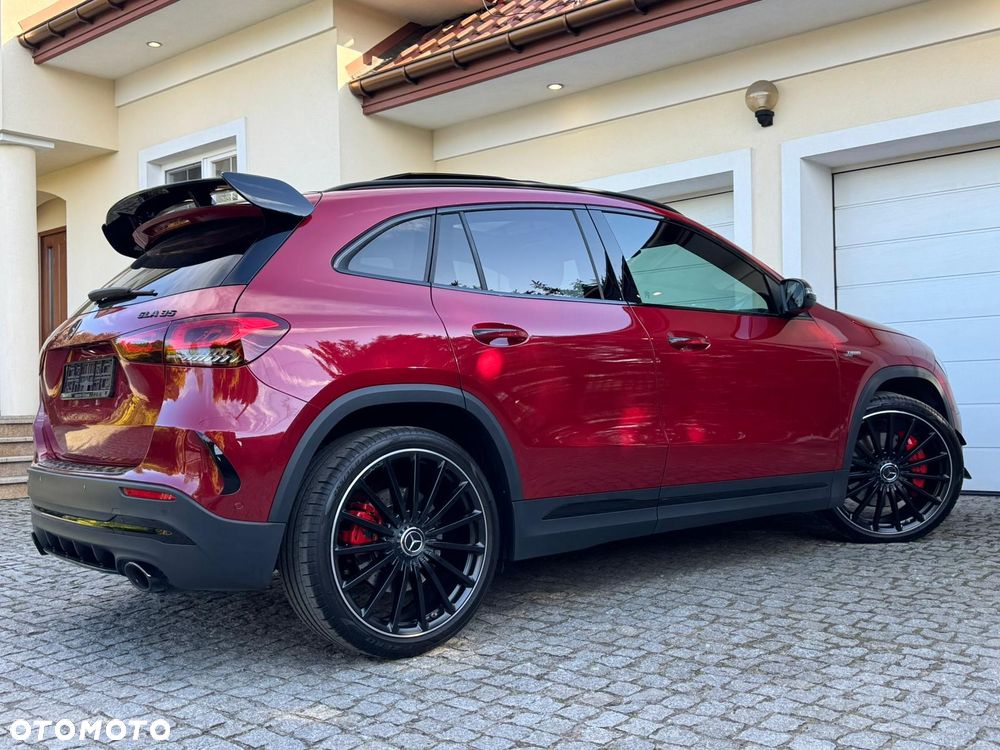 Mercedes-Benz GLA - 13
