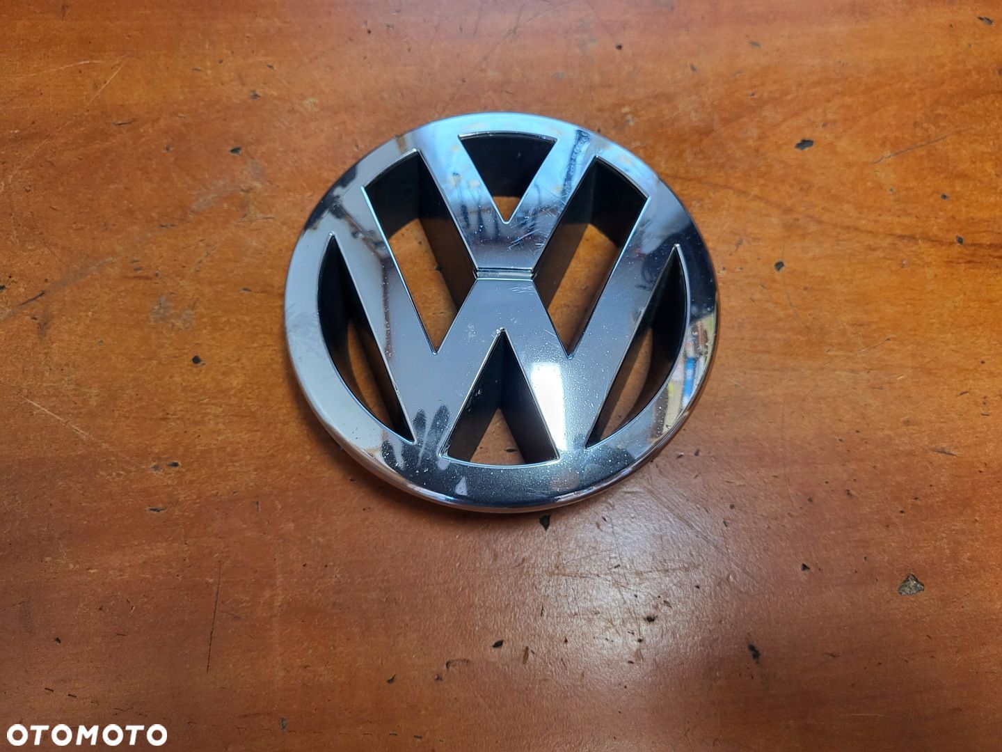 ZNACZEK EMBLEMAT PRZÓD GRILL VW PASSAT B5 LIFT 3B0853601C - 1