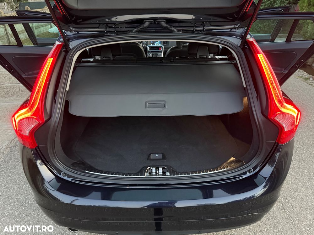 Volvo V60 D3 Momentum Pro - 22