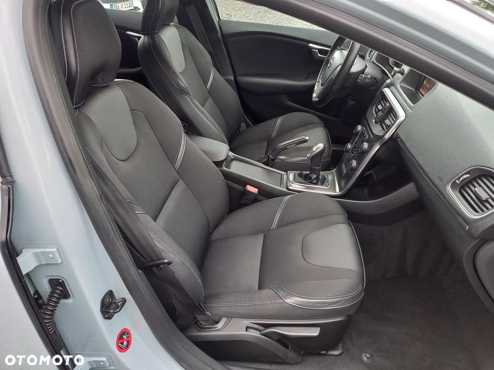 Volvo V40 D3 Momentum - 23