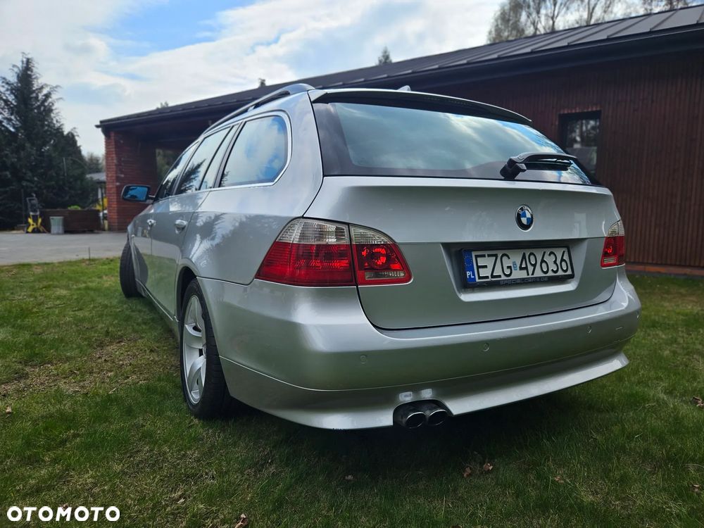 BMW Seria 5 525i Touring - 13