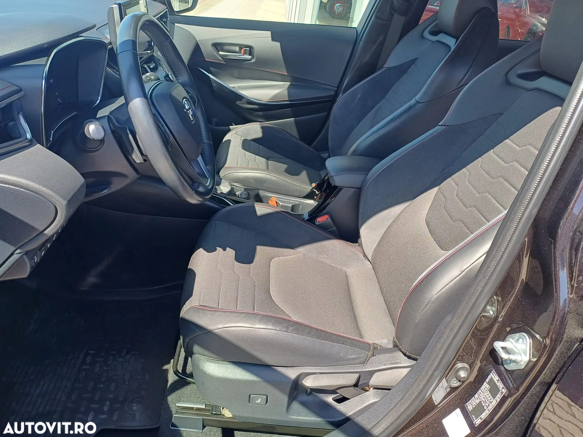 Toyota Corolla 2.0 HSD Exclusive Plus GR Sport Bi-Tone - 8