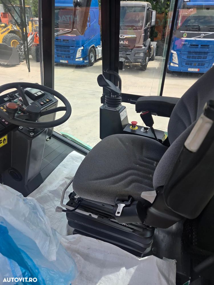 Ammann ASC110, 2018, 445h, Masa operationala 15tone, latime tambur 2,1m, lungime totala 5,7m, motor 115KW, posibilitate leasing 3 ani, STARE FOARTE BUNA-65.900 EUR+Tva - 5